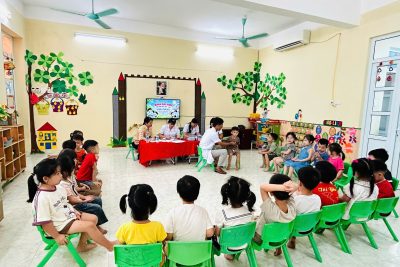 Trường Mầm non Đồng Thịnh A phối hợp với Trạm Y tế xã Đồng Thịnh tổ chức khám sức khỏe cho trẻ đầu năm học 2026–2027