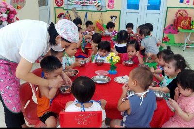 CÙNG BÉ 24-36 THÁNG HÌNH THÀNH KỸ NĂNG SỐNG TỪ NHỮNG ĐIỀU NHỎ NHẤT