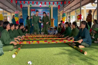 Chương trình trải nghiệm “Bé tập làm chiến sỹ” của các con Trường Mầm non Nghĩa Thịnh