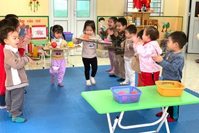 HOẠT ĐỘNG: BÉ CHƠI VỚI BÓNG